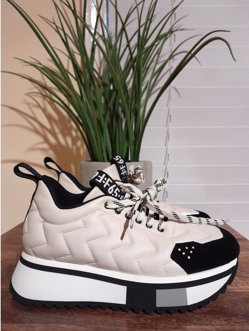 F65 platform sneakers cream black sz 36 patent leather - Picture 2 of 9